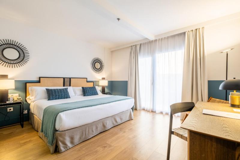 Double or Twin Room with Terrace image 4