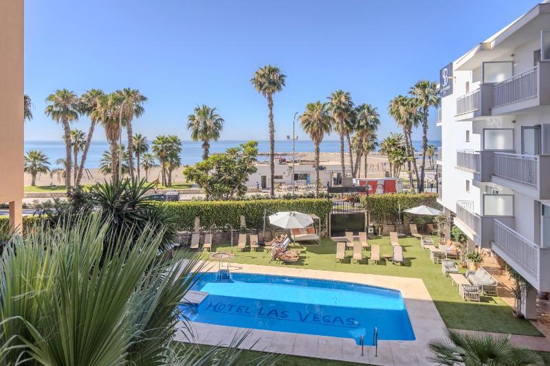 Quadruple room with Sea View image 1