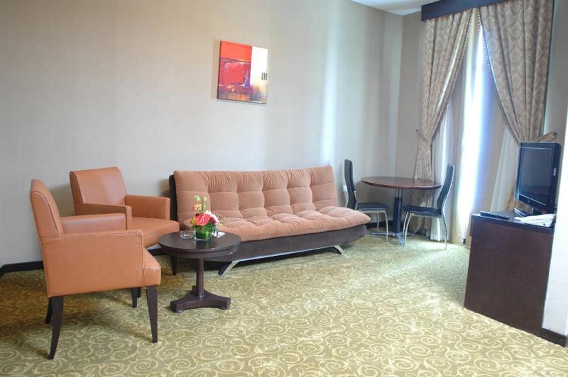 One-Bedroom Suite image 4