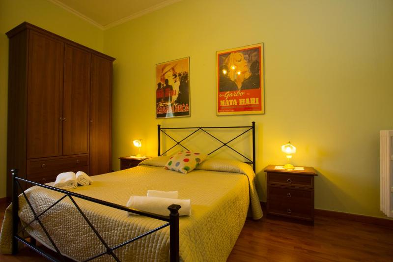 Double Room with Shared Bathroom image 2