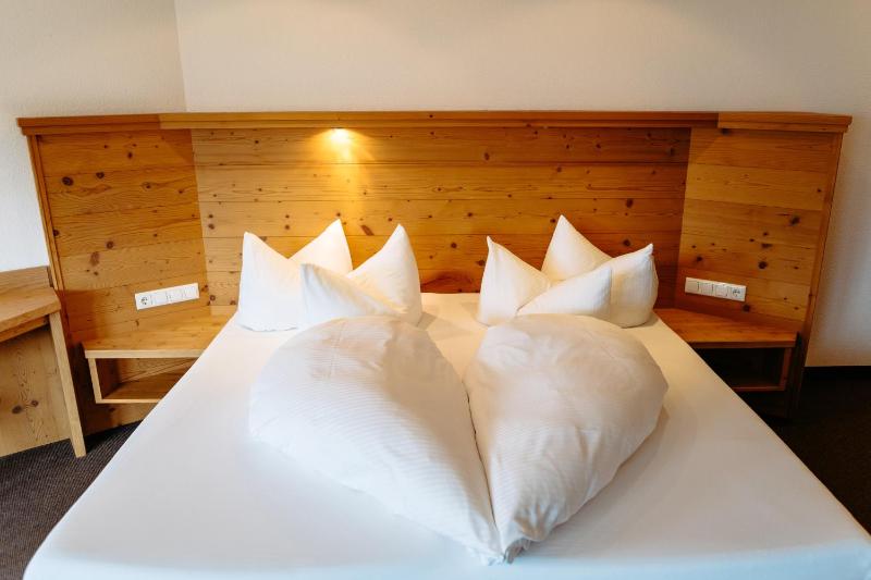 Deluxe Double Room image 2