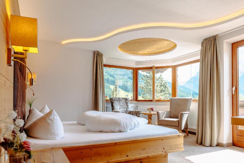 Superior Double Room with Balcony image 1