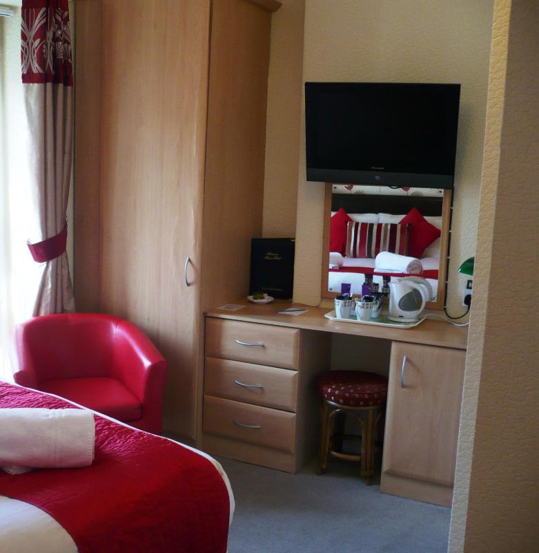 Standard Double Room image 3