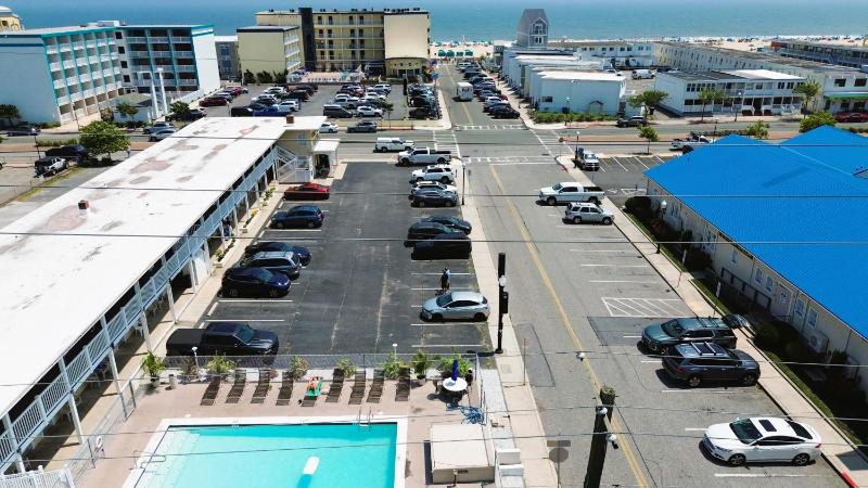 Kings Arms Motel - image 1
