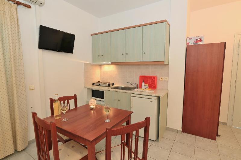 Studio with Garden View (2 Adults) image 2