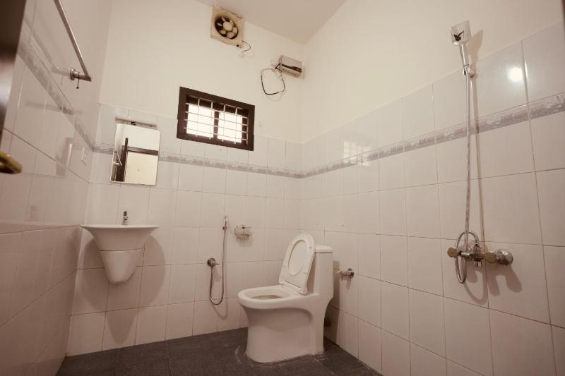 Daffodils Inn - image 19