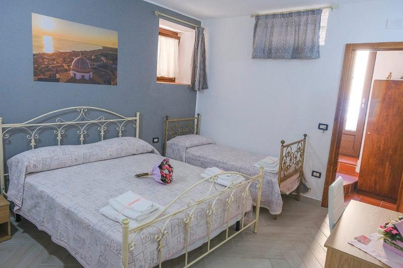 Deluxe Double Room image 3
