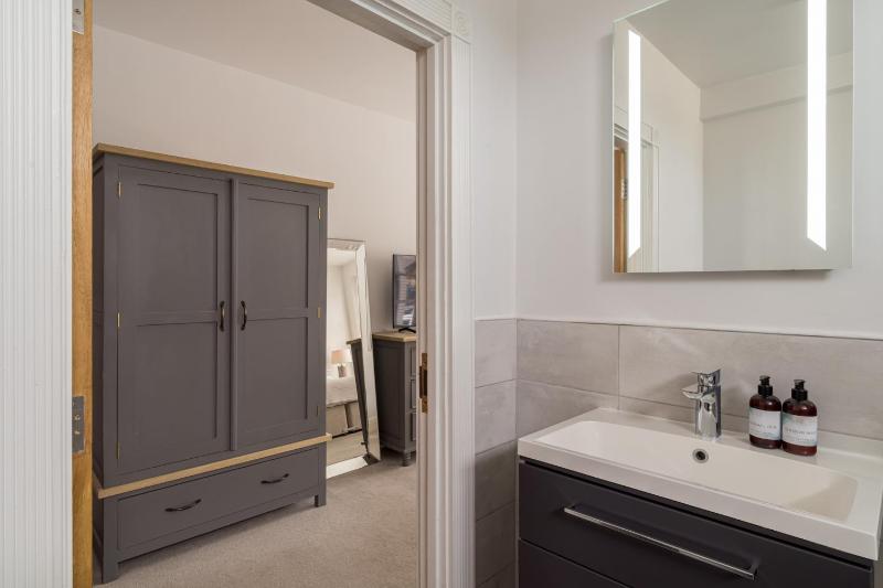 Luxury Classic Room - Street Facing View image 3