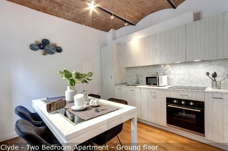 Bonnie - Clyde - Marvin Apartments by Mamo Florence - image 12