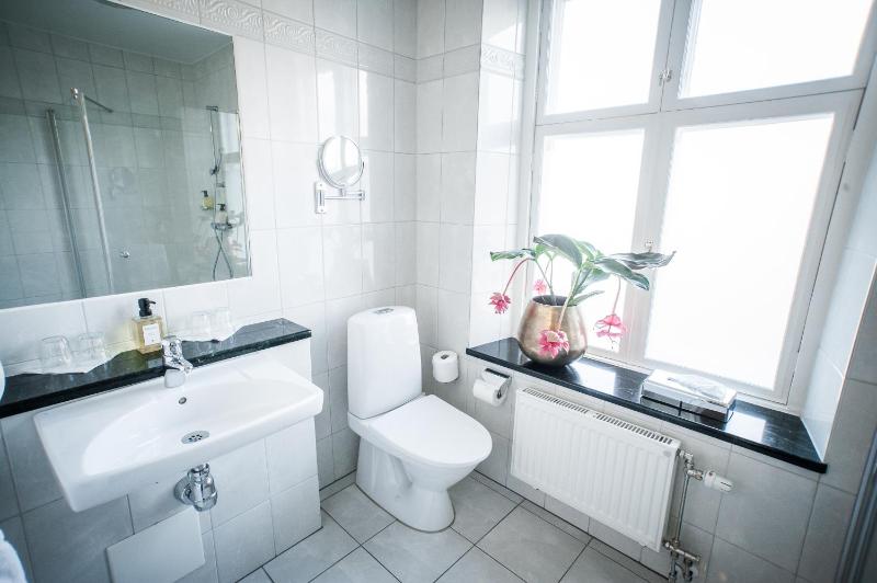 Superior Double Room with Balcony image 3