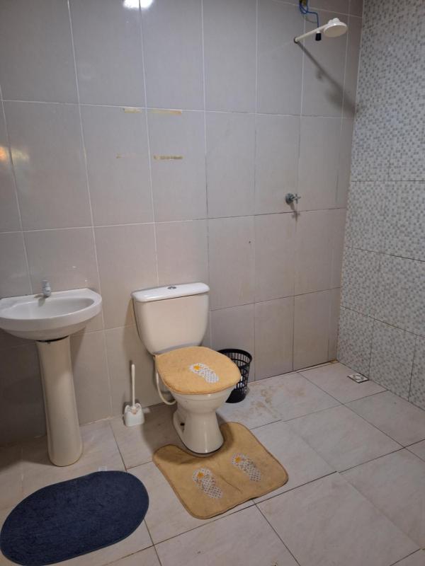 Quarto triplo com banheiro compartilhado - image 12