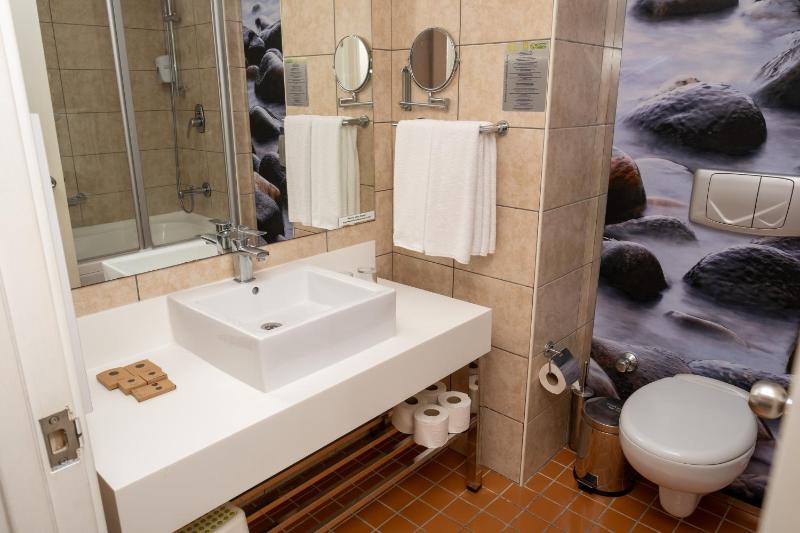 Standard Double Room image 3