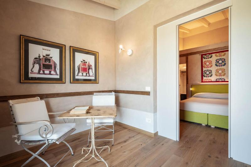 Quadruple Room image 4