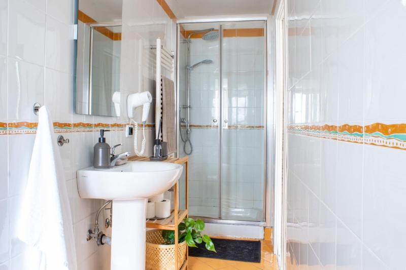 Double Room with Private Bathroom image 3
