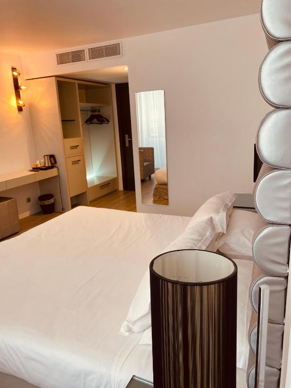 Privilege Room with City View image 4