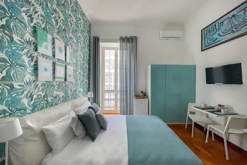 Deluxe Double Room with Shower image 3