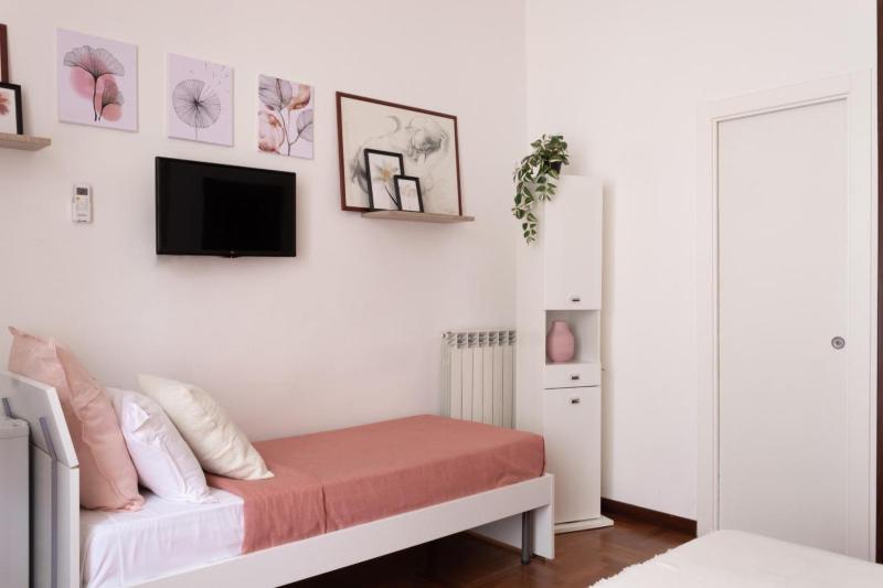 Triple Room with Private Bathroom image 4