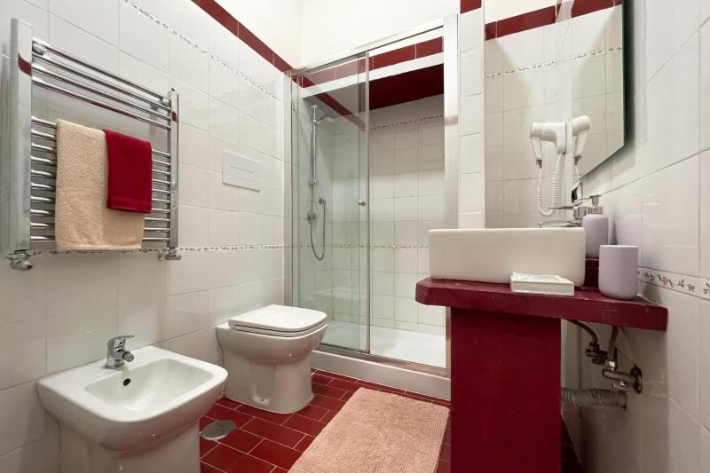 Triple Room with Private Bathroom image 3