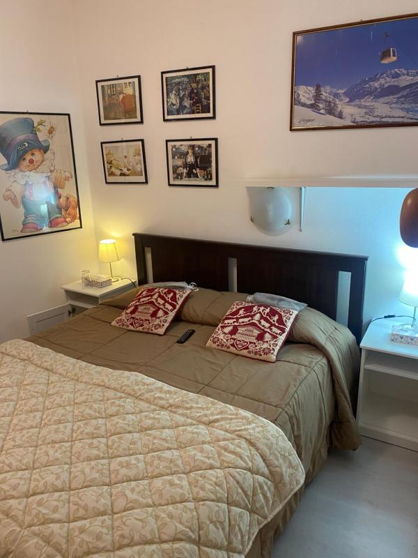 Standard Two-Bedroom Apartment - Basement image 4
