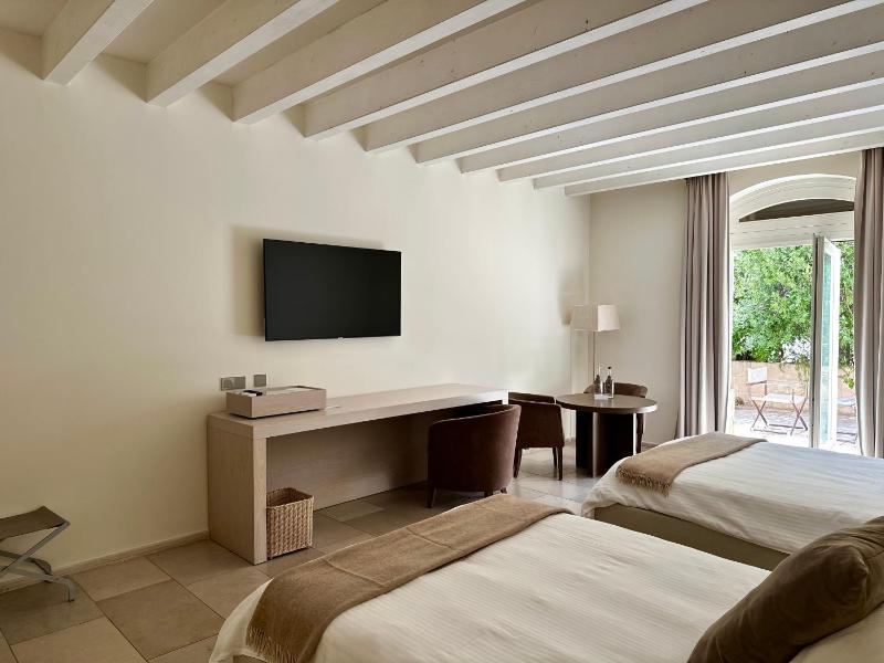 Exclusive Twin Room image 3