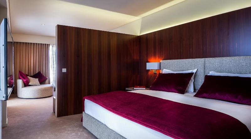 Suite with Spa Bath image 4