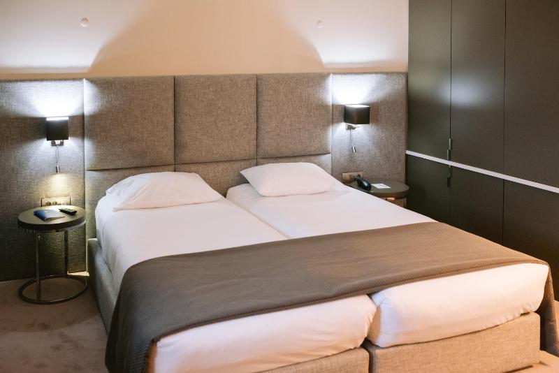 Twin Room image 4