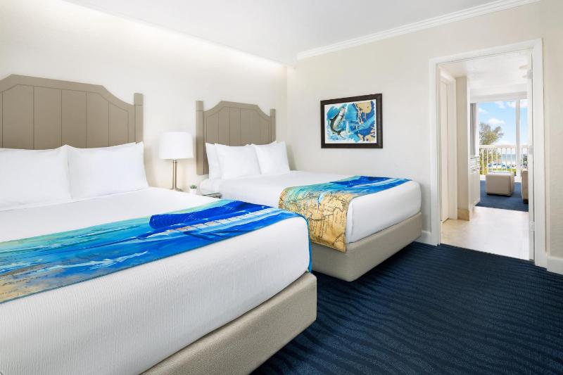 One-Bedroom Suite with Balcony and Gulf View Recently Renovated image 1