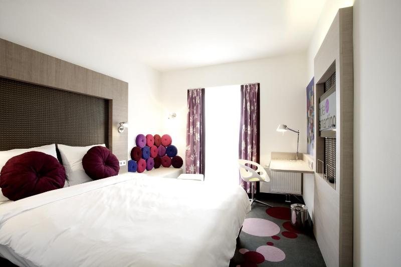 Double Room - Queen Size Bed image 1