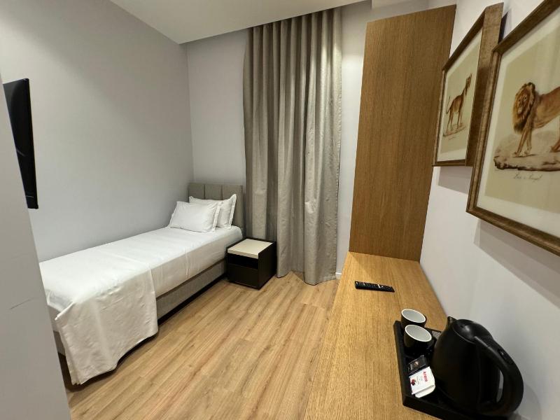 Deluxe Single Room image 1