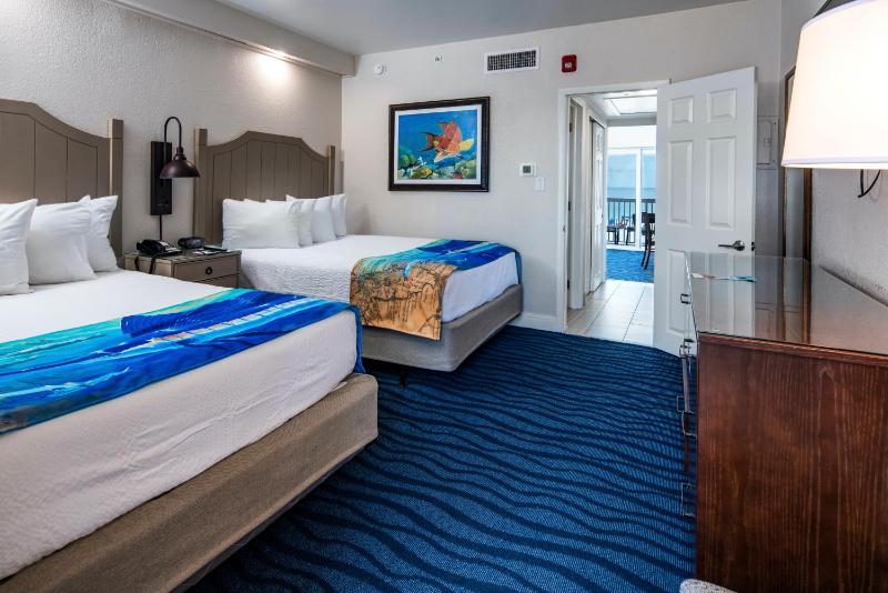 One-Bedroom Suite with Balcony and Gulf View Recently Renovated image 4