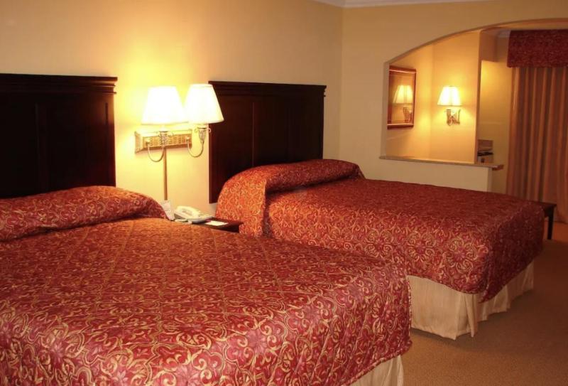 Standard Queen Room with Two Queen Beds - Non Smoking  image 2