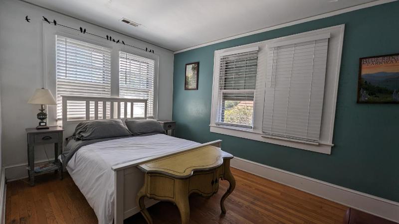Budget Double Room image 3