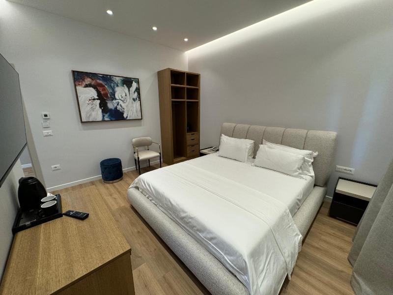 Deluxe Double Room image 4