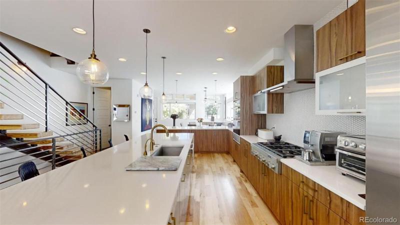 Luxurious Modern Townhome 5 minute Walk from Cherry Creek North - image 9