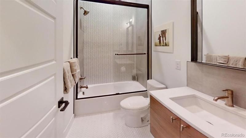Luxurious Modern Townhome 5 minute Walk from Cherry Creek North - image 7