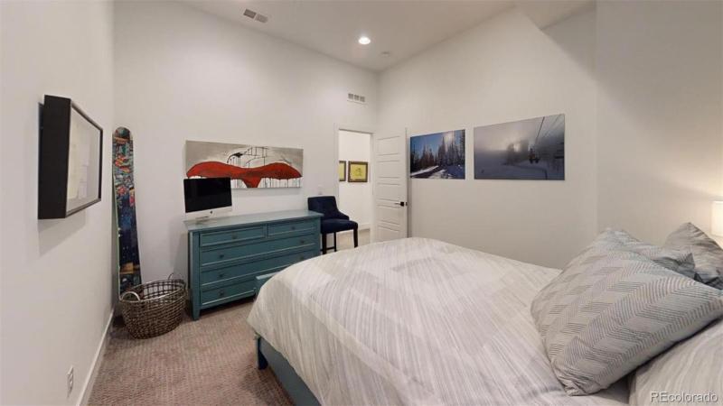 Luxurious Modern Townhome 5 minute Walk from Cherry Creek North - image 5