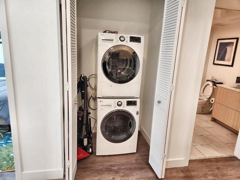 One-Bedroom Apartment image 2
