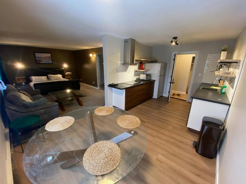 Close To Whyte University New Renovation - image 4