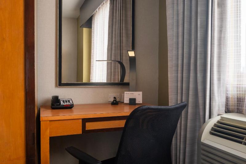 Double Room with Two Double Beds - Non-Smoking image 3