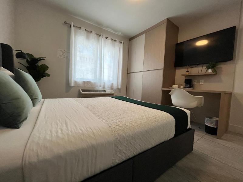 Standard Queen Room image 4