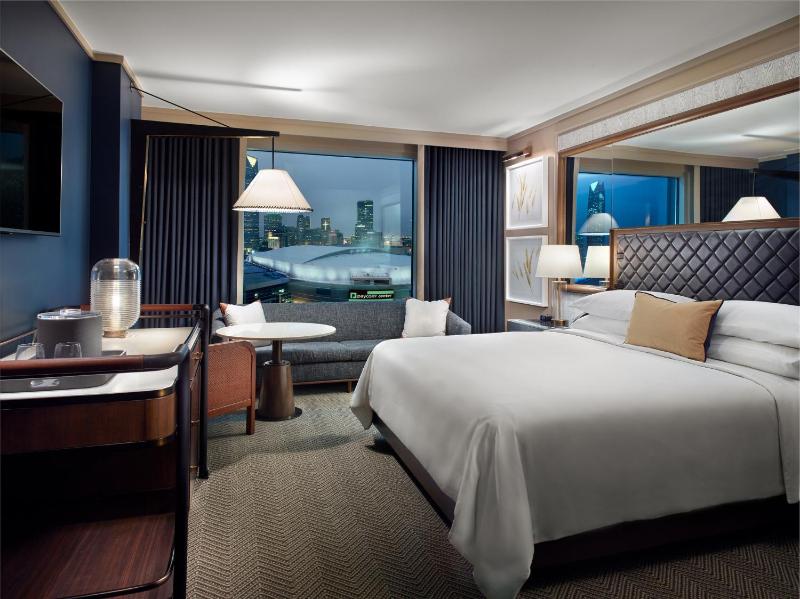 Premier Room  1 King Bed image 2