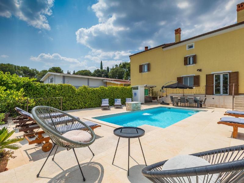 Holiday Home in Rovinjsko with Pool - image 16