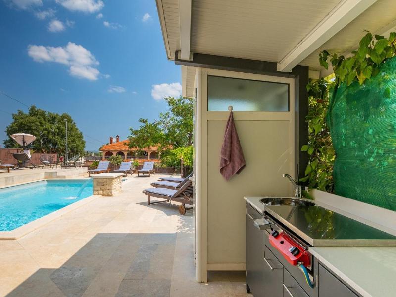 Holiday Home in Rovinjsko with Pool - image 18