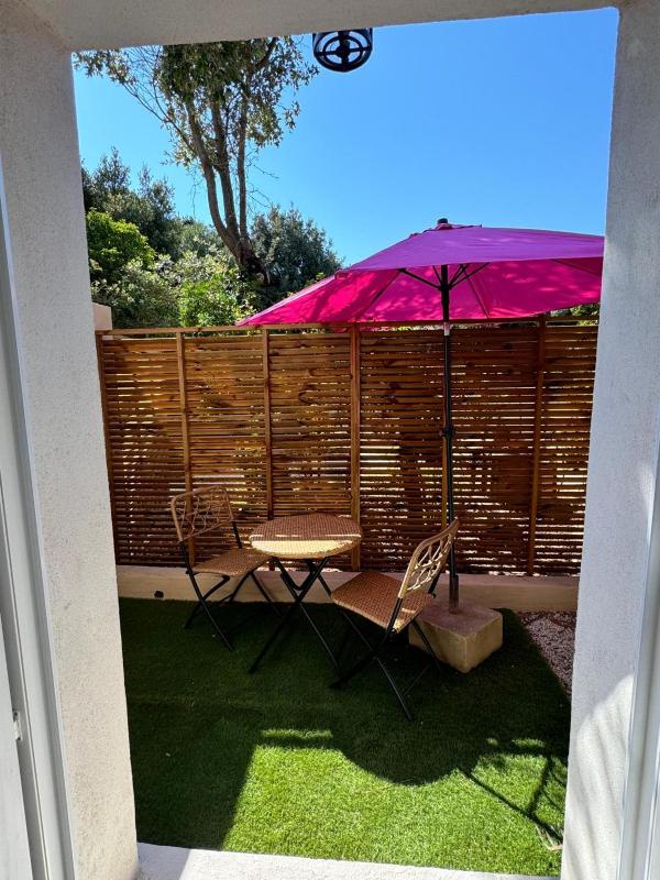 Double Room with Garden View image 3