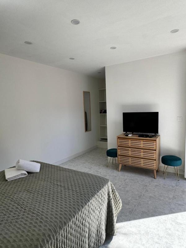 Double Room with Garden View image 2
