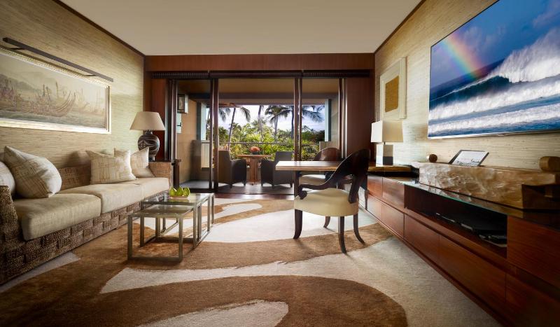 Ohana Partial Ocean View Suite king bed image 2