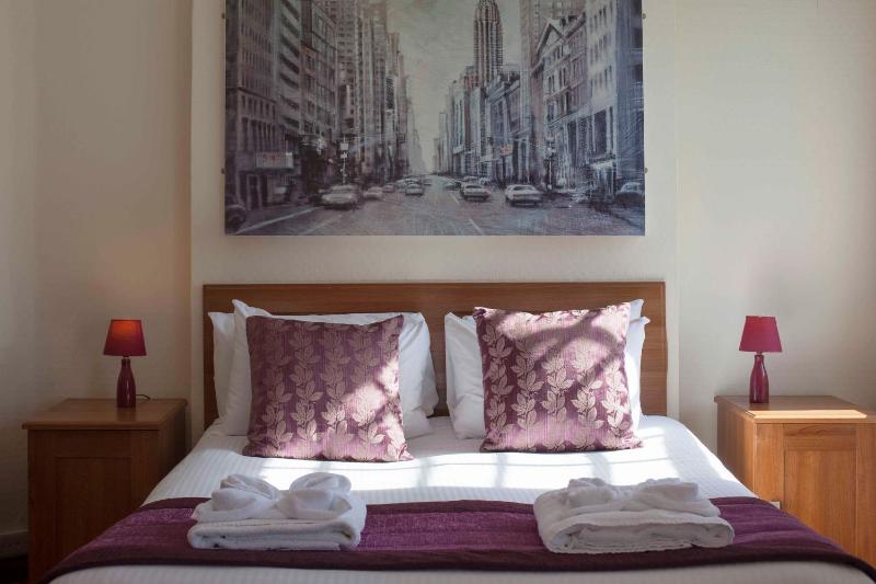 Double Room image 4