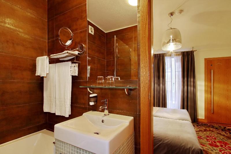 Superior Double or Twin Room image 4