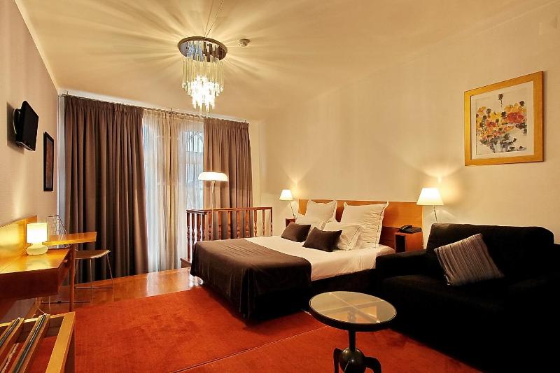 Deluxe Double or Twin Room image 2