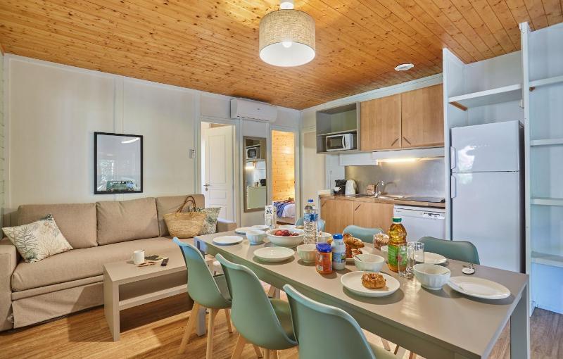 Chalet (6 Adults) image 4